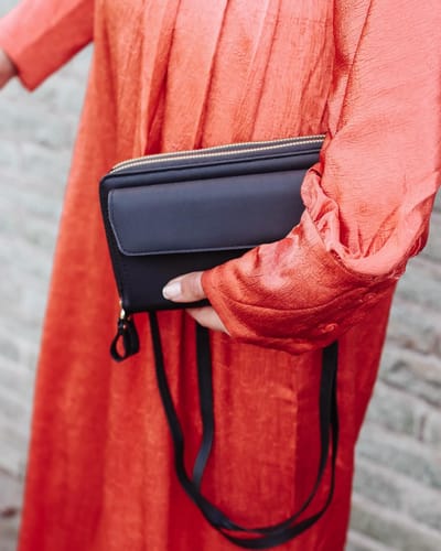 Elegante pochette a tracolla