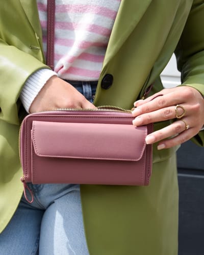 Elegante pochette a tracolla